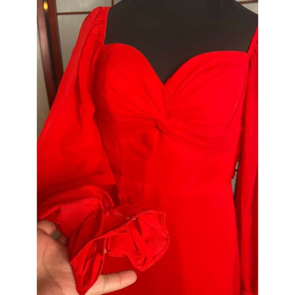 UGC Stunning Crimson Red Floor-Length Evening Gown - Sweetheart Neckline - Picture 3 of 10